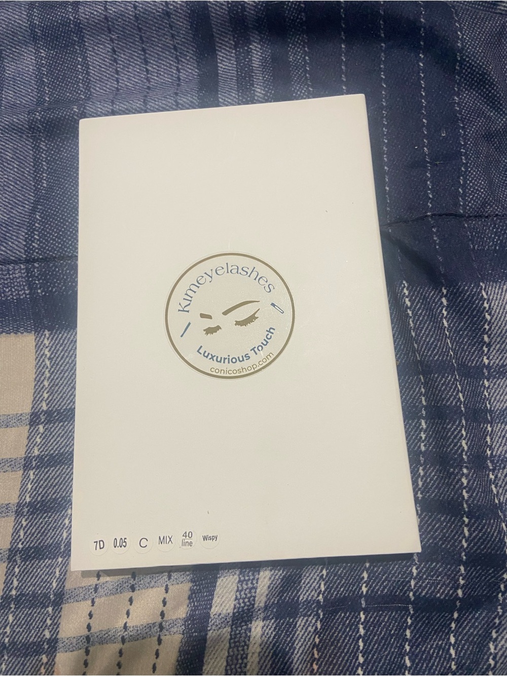 Mi White Eyelash Box with Subtle Logo